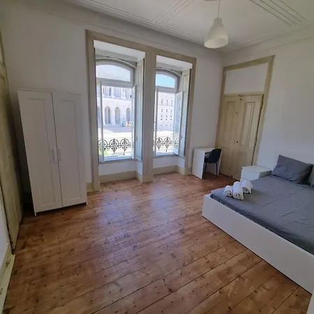 Апартаменти Minimalist 9bed Oasis Parliament *
