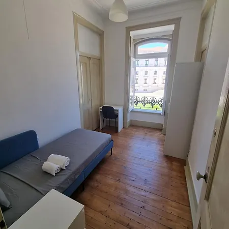 Minimalist 9bed Oasis Parliament Apartment Lisbon