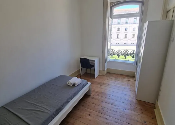 Minimalist 9bed Oasis Parliament